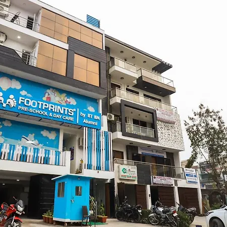 Oyo 28606 Kavya Residency Hotel